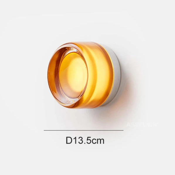 Round wall light with amber glass cover on a white background, labeled D13.5cm.